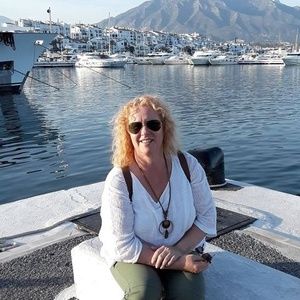 Meet your Posher, Claudia